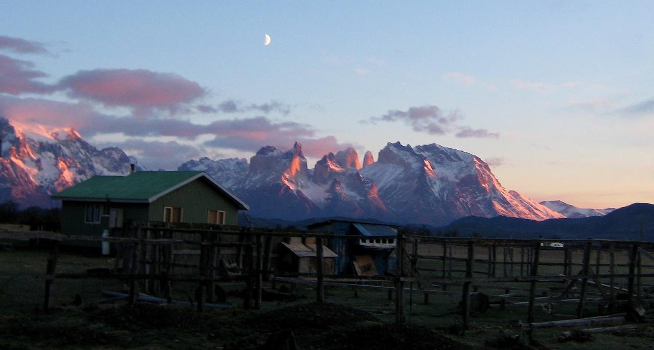 Bed and Breakfast Vista Al Paine - Refugio De Aventura à Torres del Paine National Park Extérieur photo